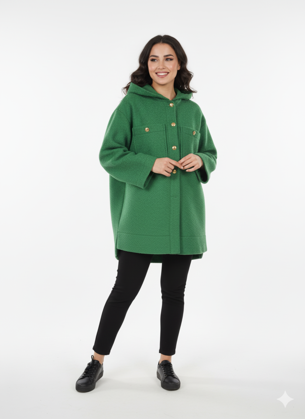 Stilingas žalias moteriškas paltukas, auksinės sagos, laisvo kirpimo