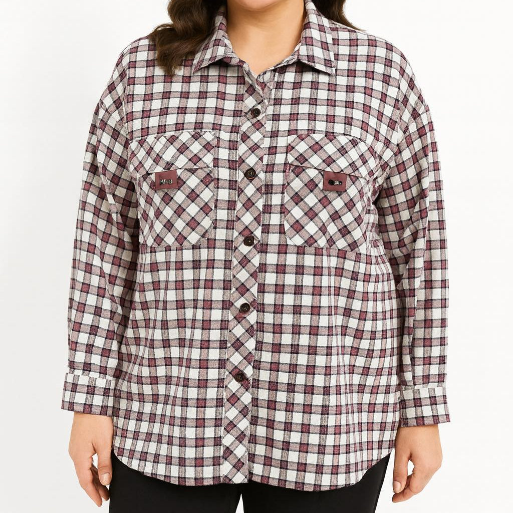 Moteriški languoti marškiniai iš 100% viskozės su dviem kišenėmis priekyje ir sagų užsegimu.