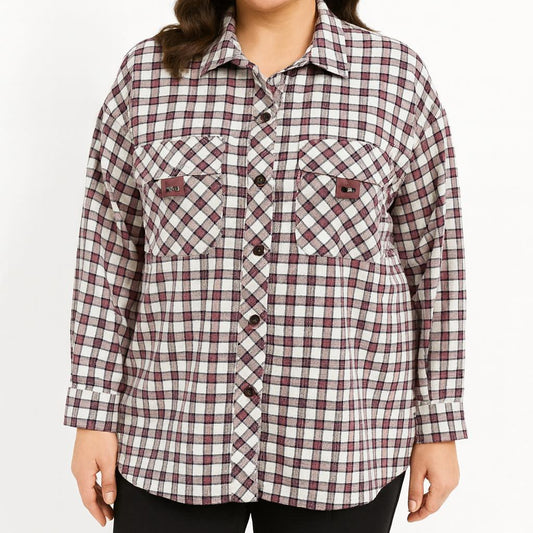 Moteriški languoti marškiniai iš 100% viskozės su dviem kišenėmis priekyje ir sagų užsegimu.