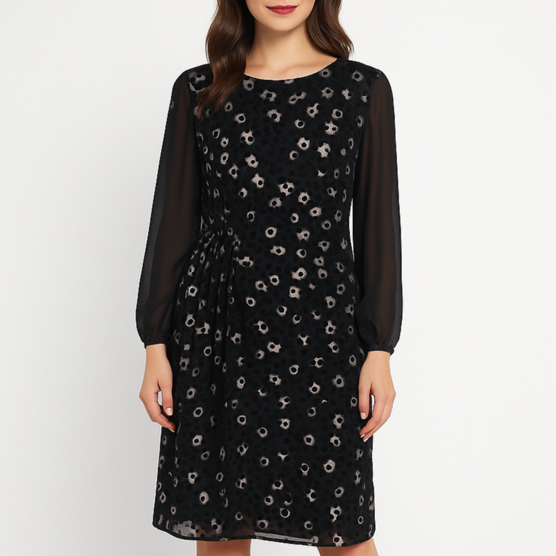 Juoda poliamido suknelė su paraukimu ties liemeniu ir gėlėtu raštu, ilgos rankovės, dydis 46, elegantiškas vakarinis įvaizdis