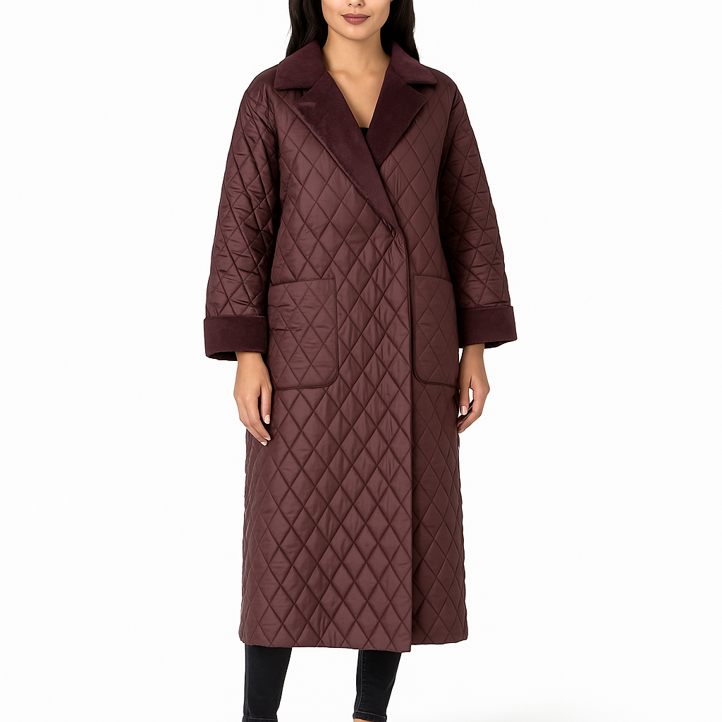 Prabangus bordo moteriškas dygsniuotas paltas su kišenėmis, demonstruojamas ant modelio