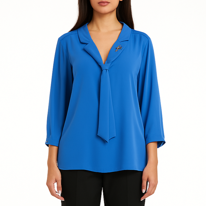 Mėlyna klasikinė palaidinė su kaklaraiščiu ir 3/4 rankovėmis.