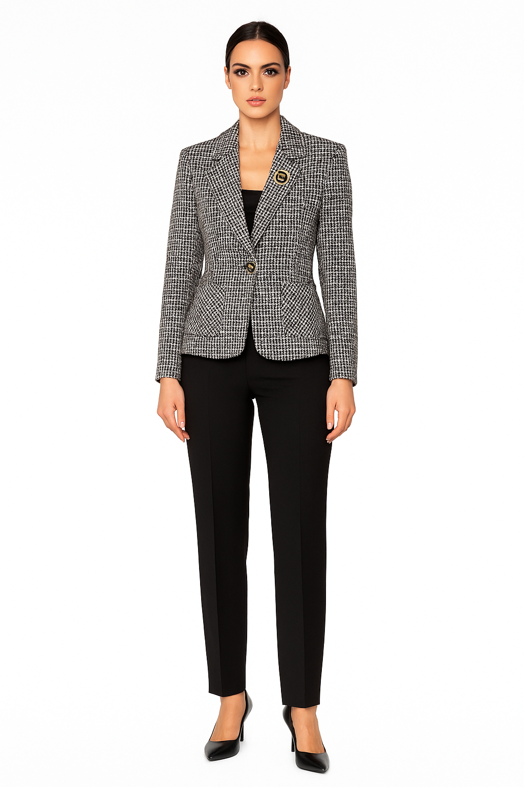 Puošnus juodai baltas švarkelis su auksiniais siūleliais ir viena saga, liemenuotas siluetas moteriškam įvaizdžiui.