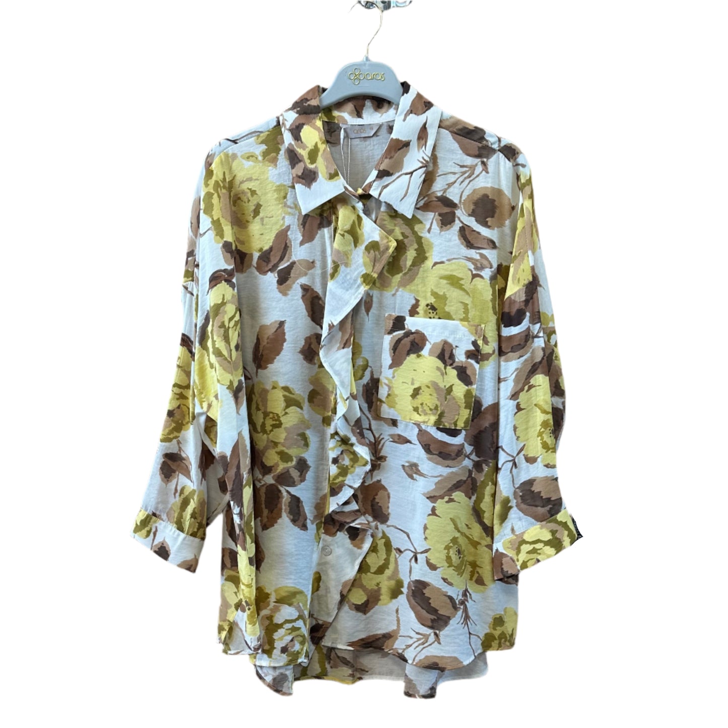 Šviesi moteriška palaidinė su geltonomis ir rudomis gėlėmis, klasikinio kirpimo.