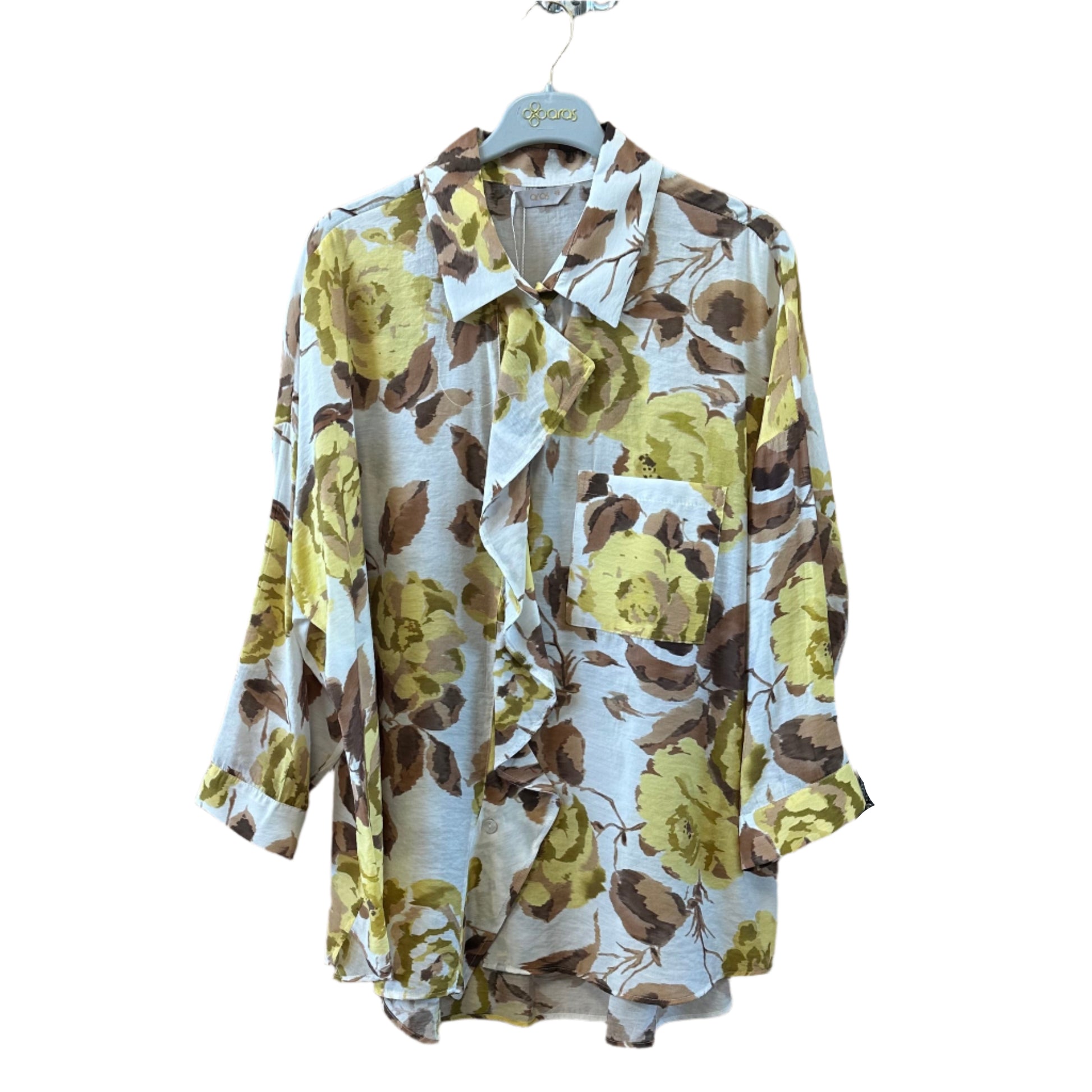 Šviesi moteriška palaidinė su geltonomis ir rudomis gėlėmis, klasikinio kirpimo.