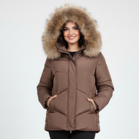 Ruda moteriška žieminė striukė su dideliu nusisegančiu kailiu ant kapišono