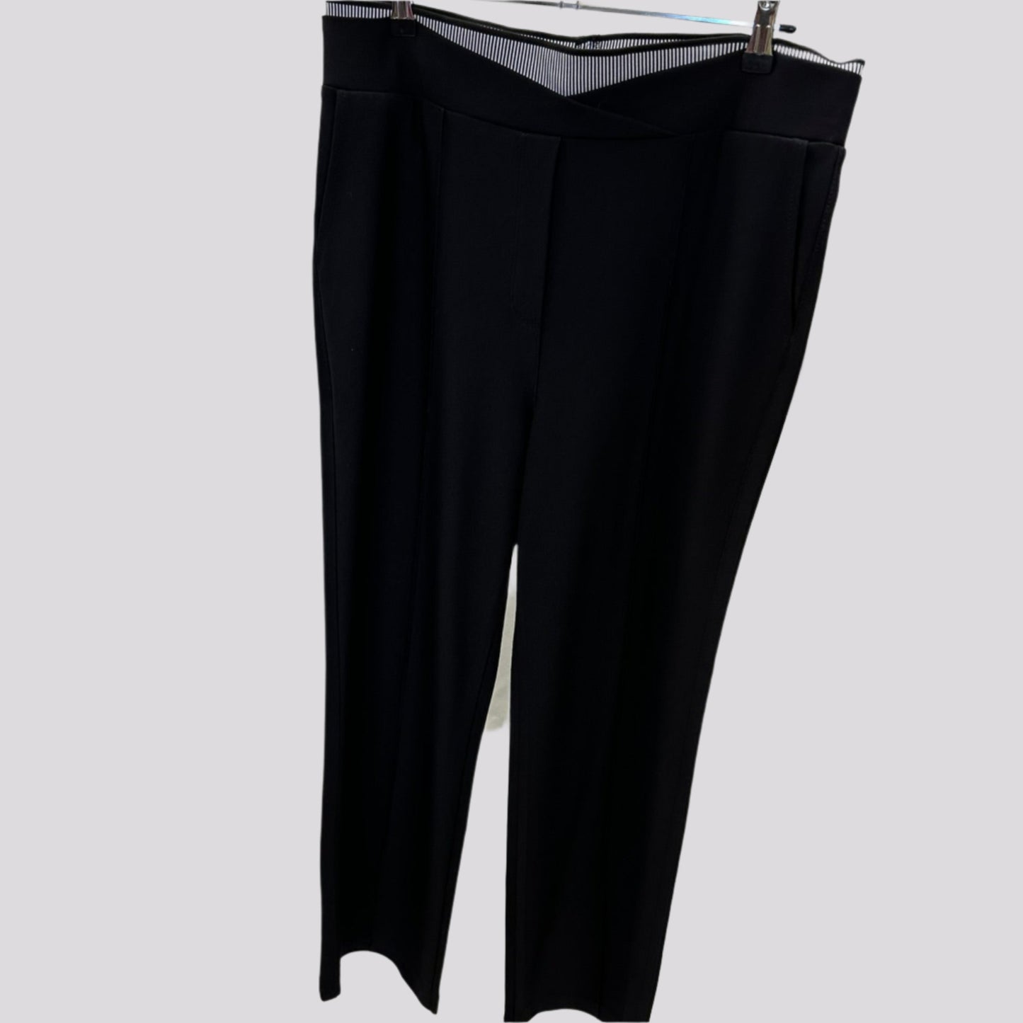 Klasikinės moteriškos kelnės su tampria juosmens guma