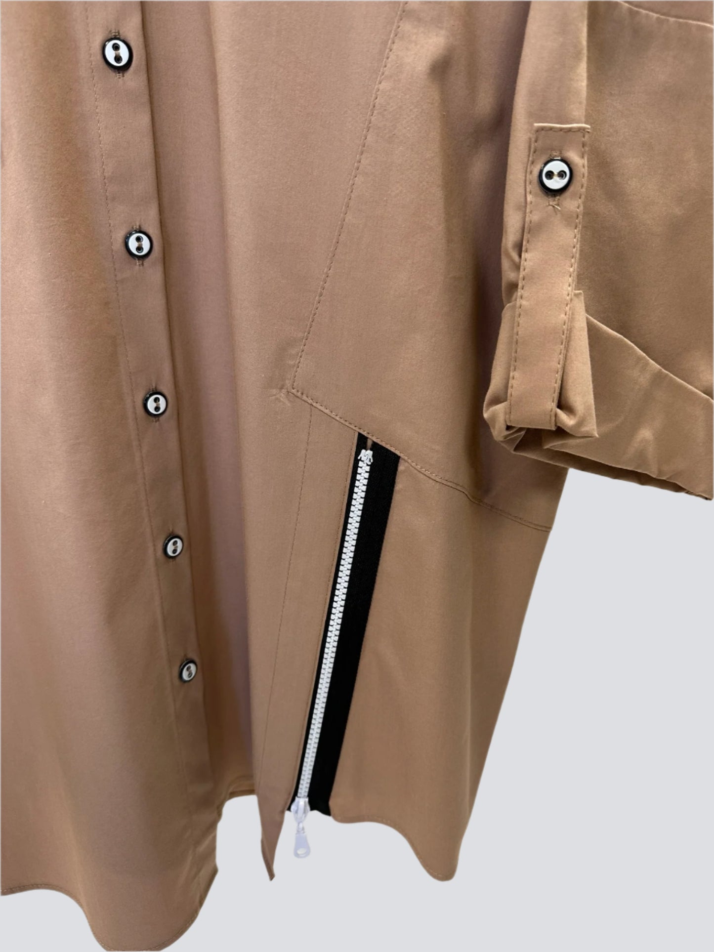 Šviesiai rudi marškiniai