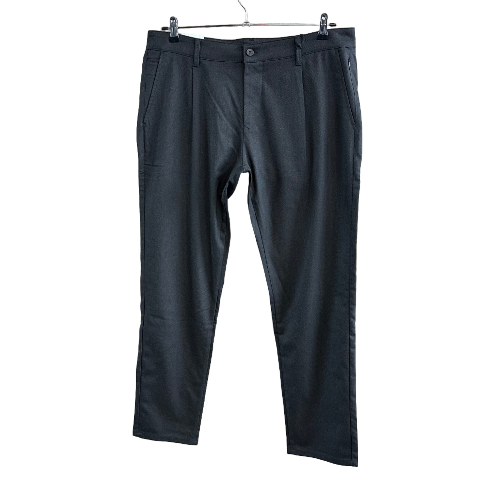 Vyriškos kelnės iš viskozės su elastanu, klasikinio kirpimo, tamsiai rudos spalvos.