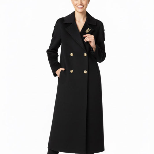 Juodas moteriškas paltas su auksinėmis sagomis – klasikinis prabangos modelis.