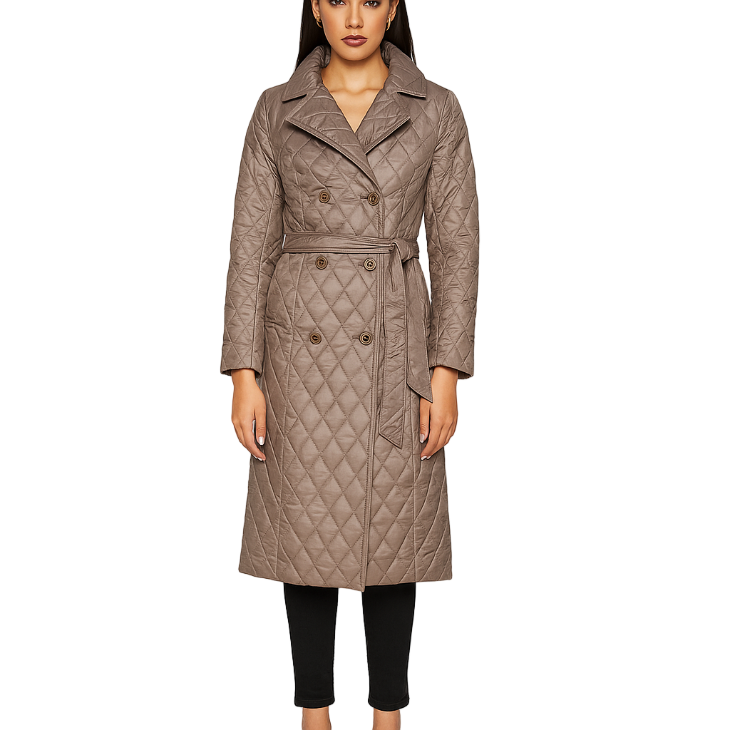 Moteriškas rudas dygsniuotas paltas su diržu ir dvieile sagų eile, demonstruojamas ant modelio.“