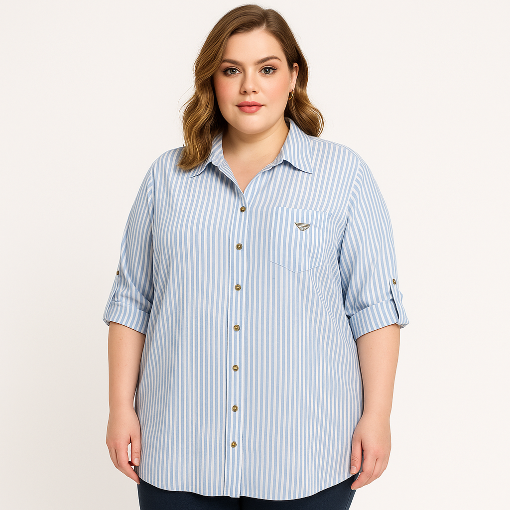 Šviesiai mėlyni dryžuoti marškiniai su dekoratyvine kišene ir auksinėmis sagomis, modelis 50 dydžio