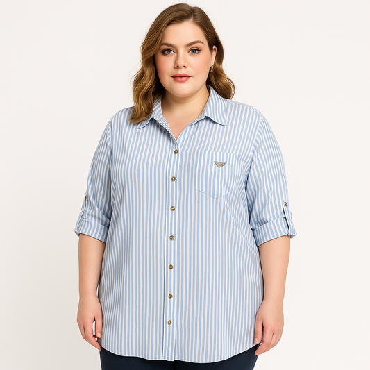 Šviesiai mėlyni dryžuoti marškiniai su dekoratyvine kišene ir auksinėmis sagomis, modelis 50 dydžio