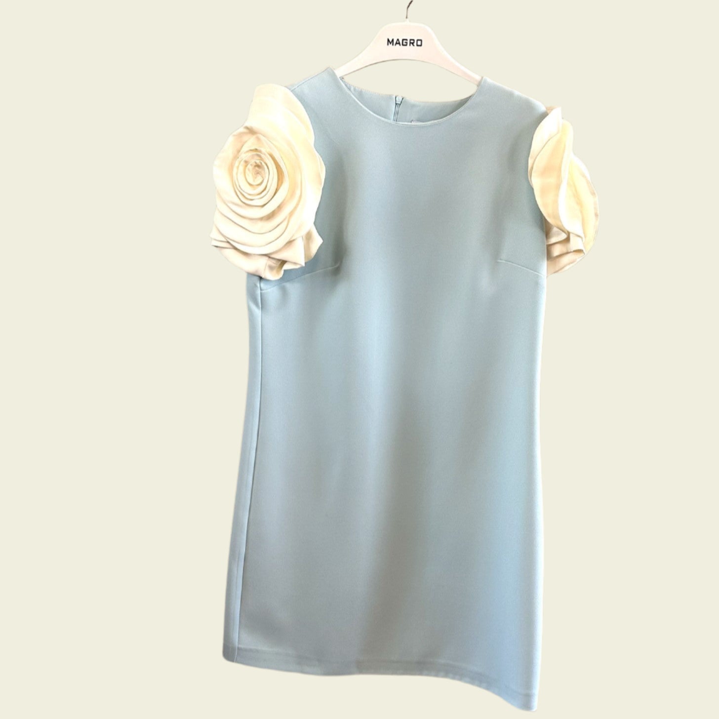 Žydra suknelė, gaivus vasariškas pasirinkimas, bet kuriai šventei