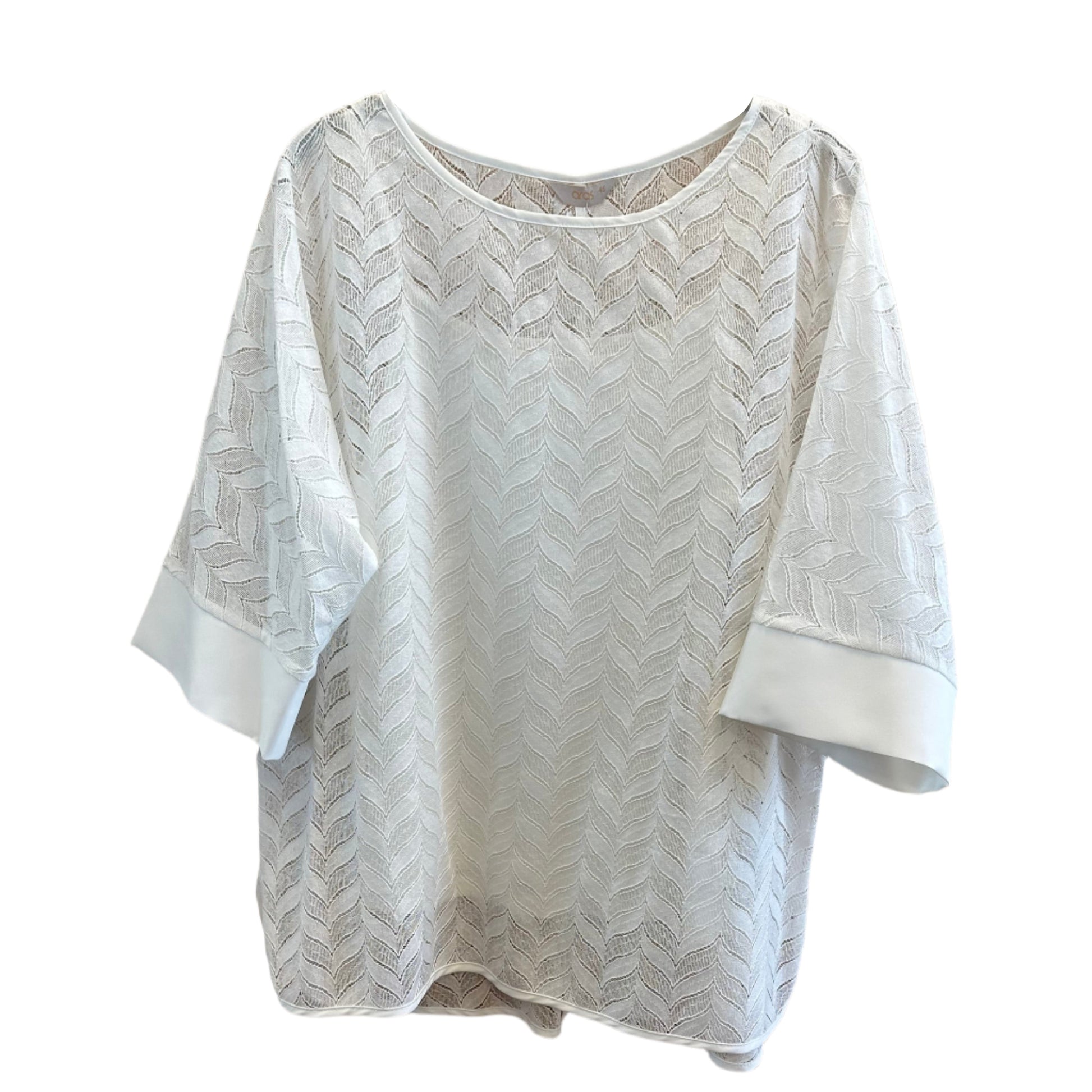 Palaidinė su tinkleliu ir apatine dalimi ant petnešėlių, pakabinta ant sienos