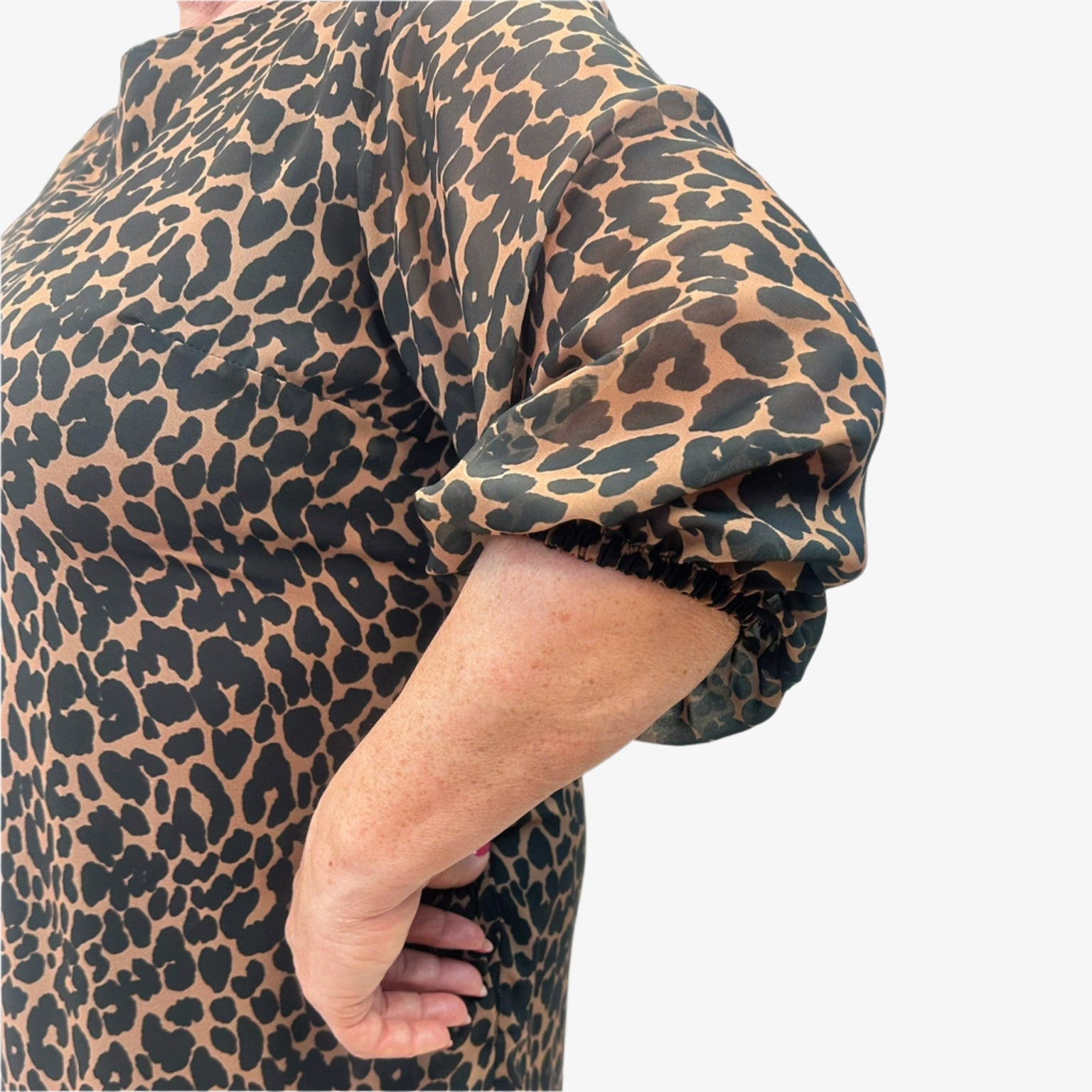 Suknelė lengvo audinio, tigro rašo, rankovės 3/4