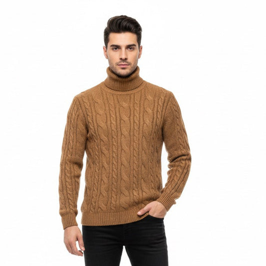 Rudas vyriškas megztinis su aukšta apykakle ir klasikiniu pynimu.