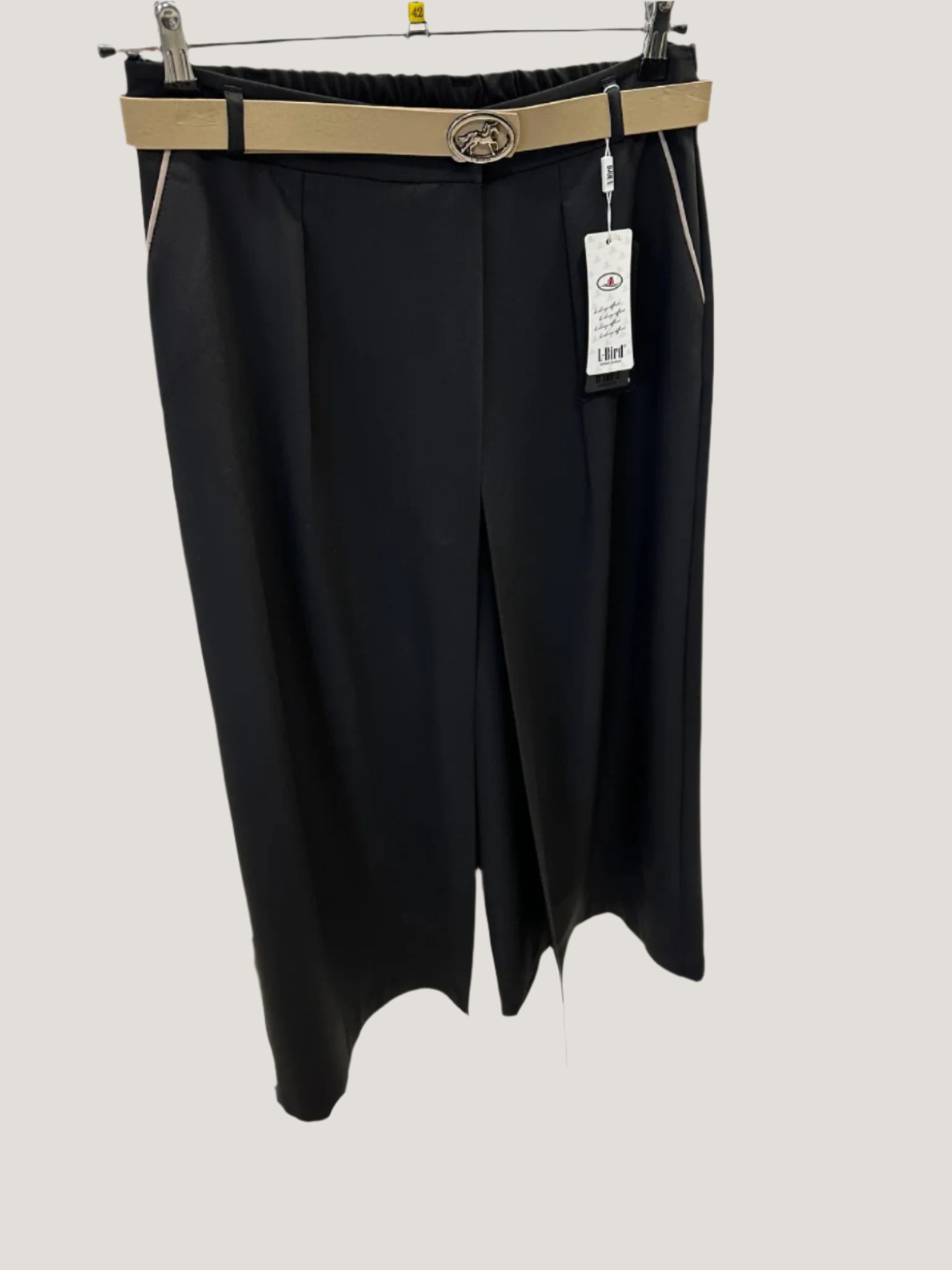 Sijonkelnes 2025 metų trendas