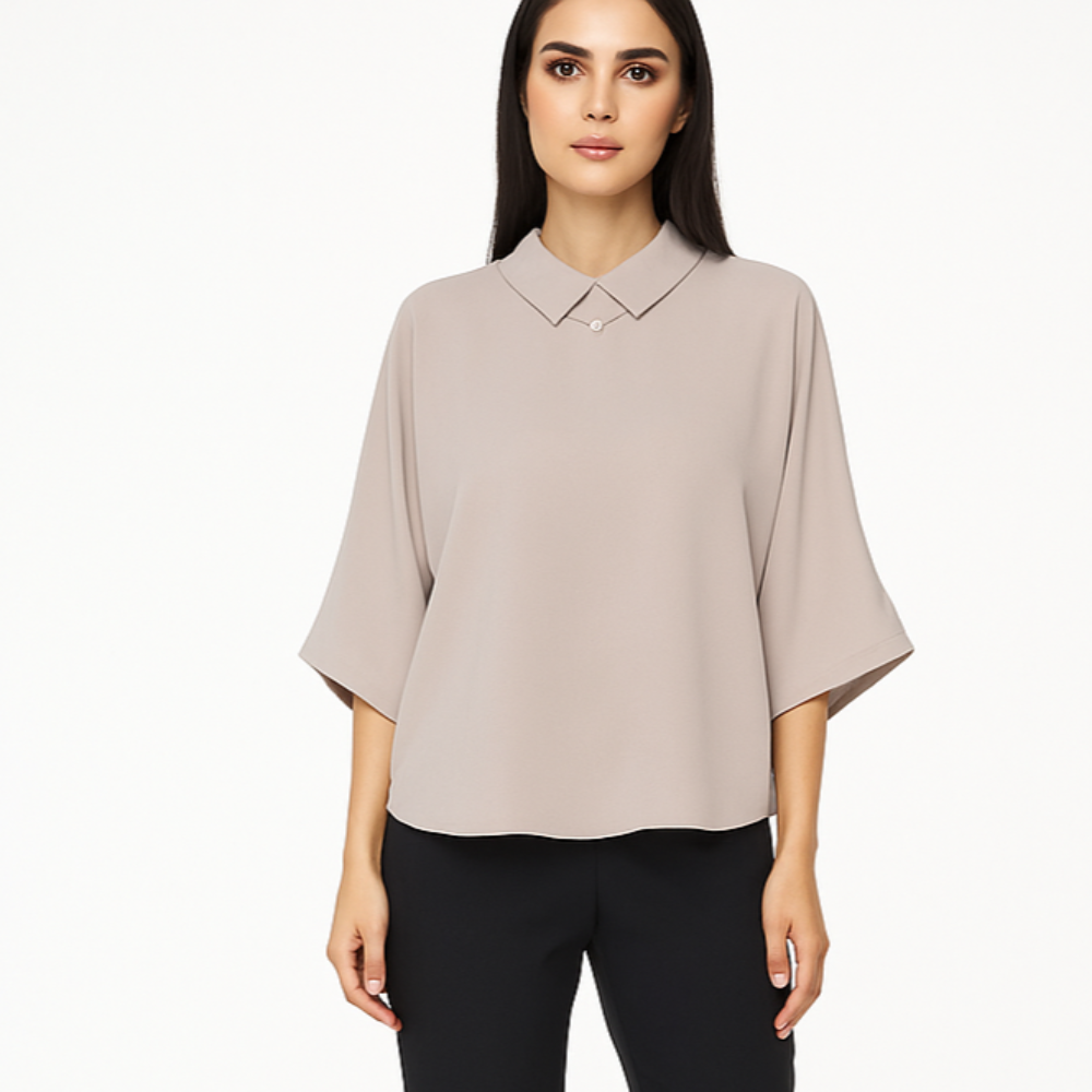 Neutrali šviesiai pilka moteriška palaidinė su plačiomis rankovėmis, elegantiško kirpimo