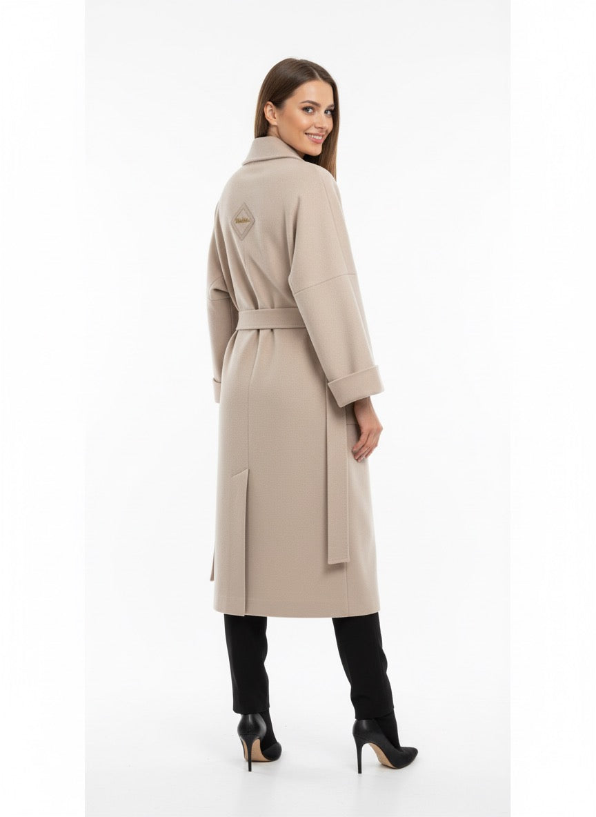Ilgas kašmyrinis paltas moterims – elegantiškas rudens–žiemos modelis.