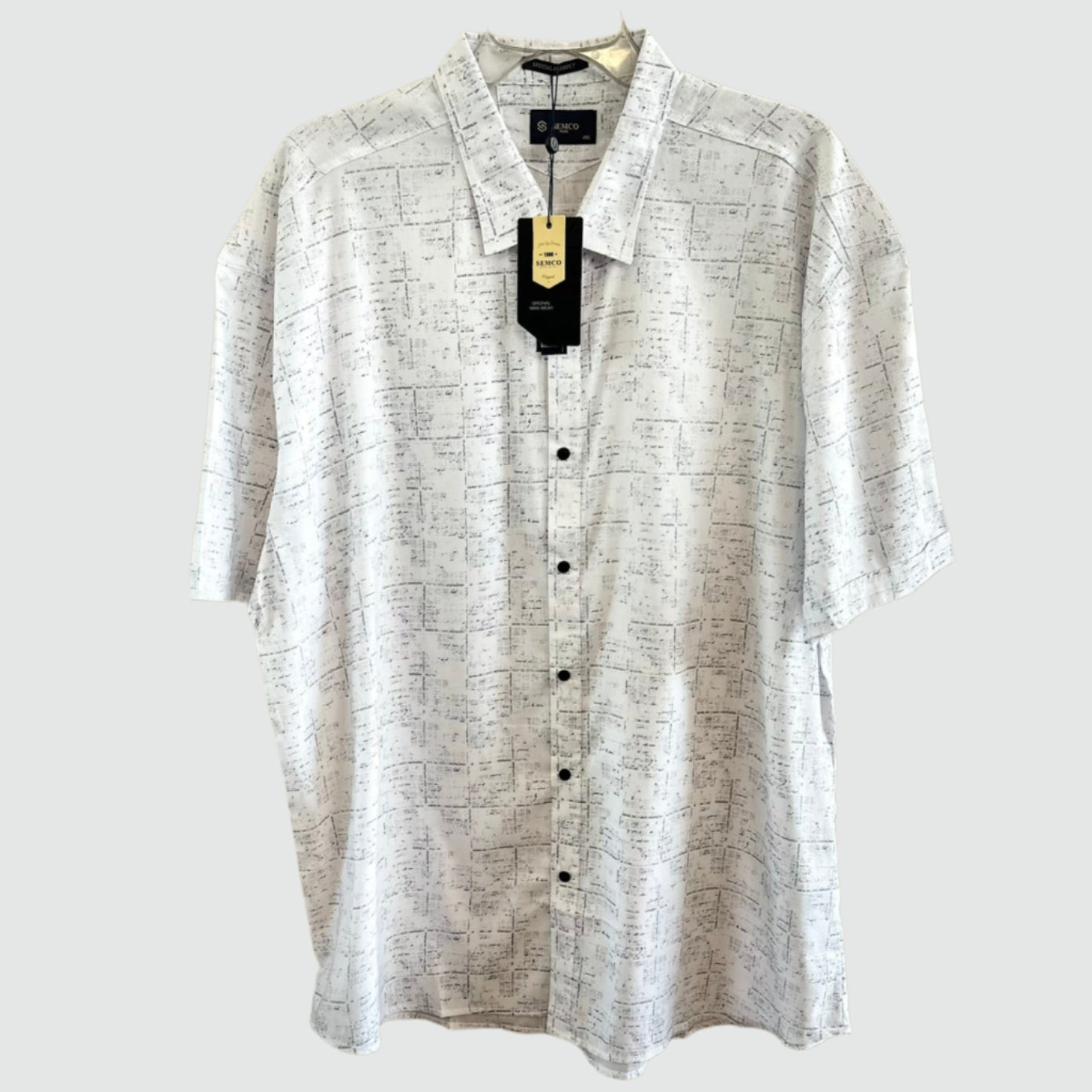 Balti vyriški marškiniai su mėlynais brūkšneliais, spaudės vietoje sagų, pakabinti ant pakabos – mercerizuota medvilnė, 3XL–6XL
