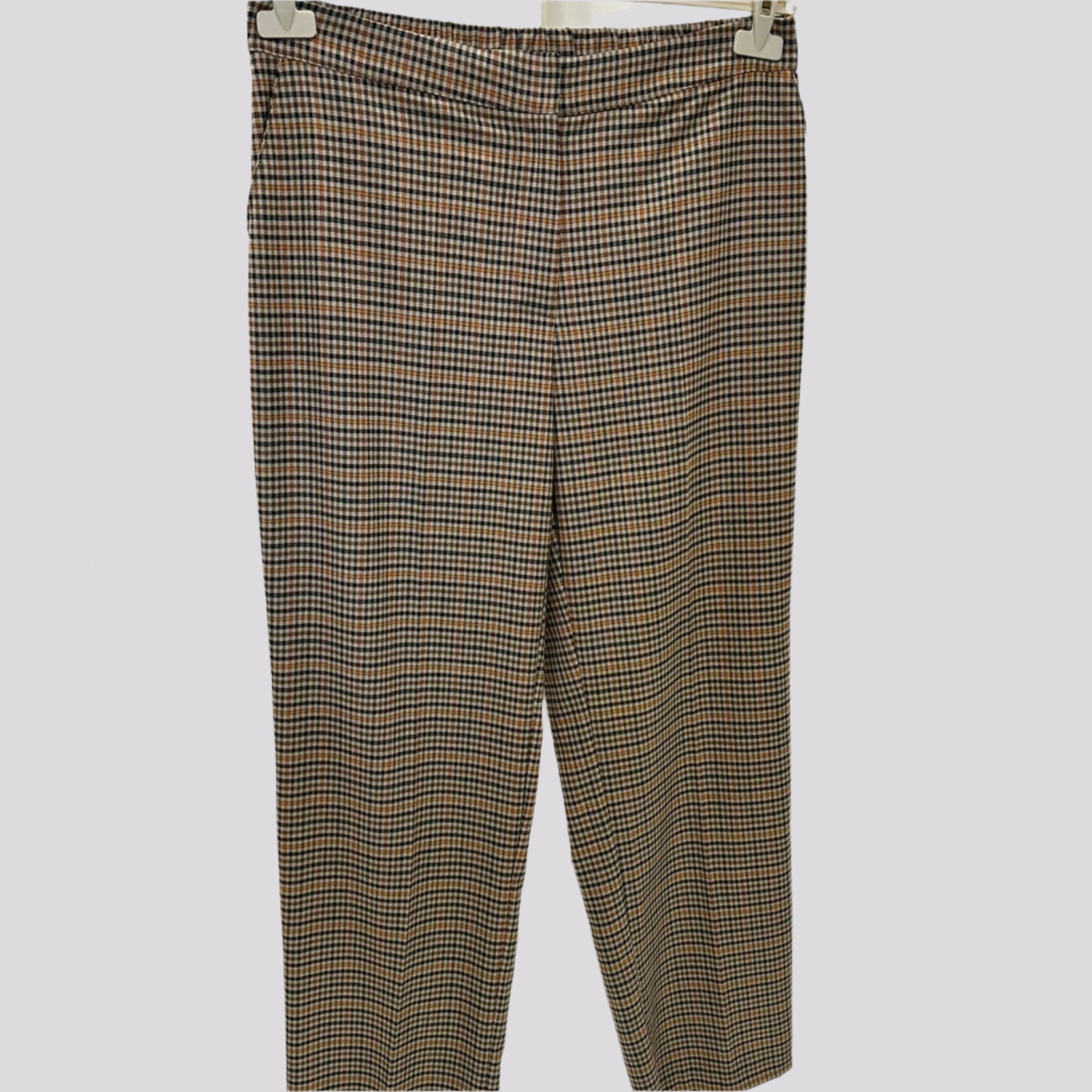  kelnėmis, tinkanti visiems sezonams.