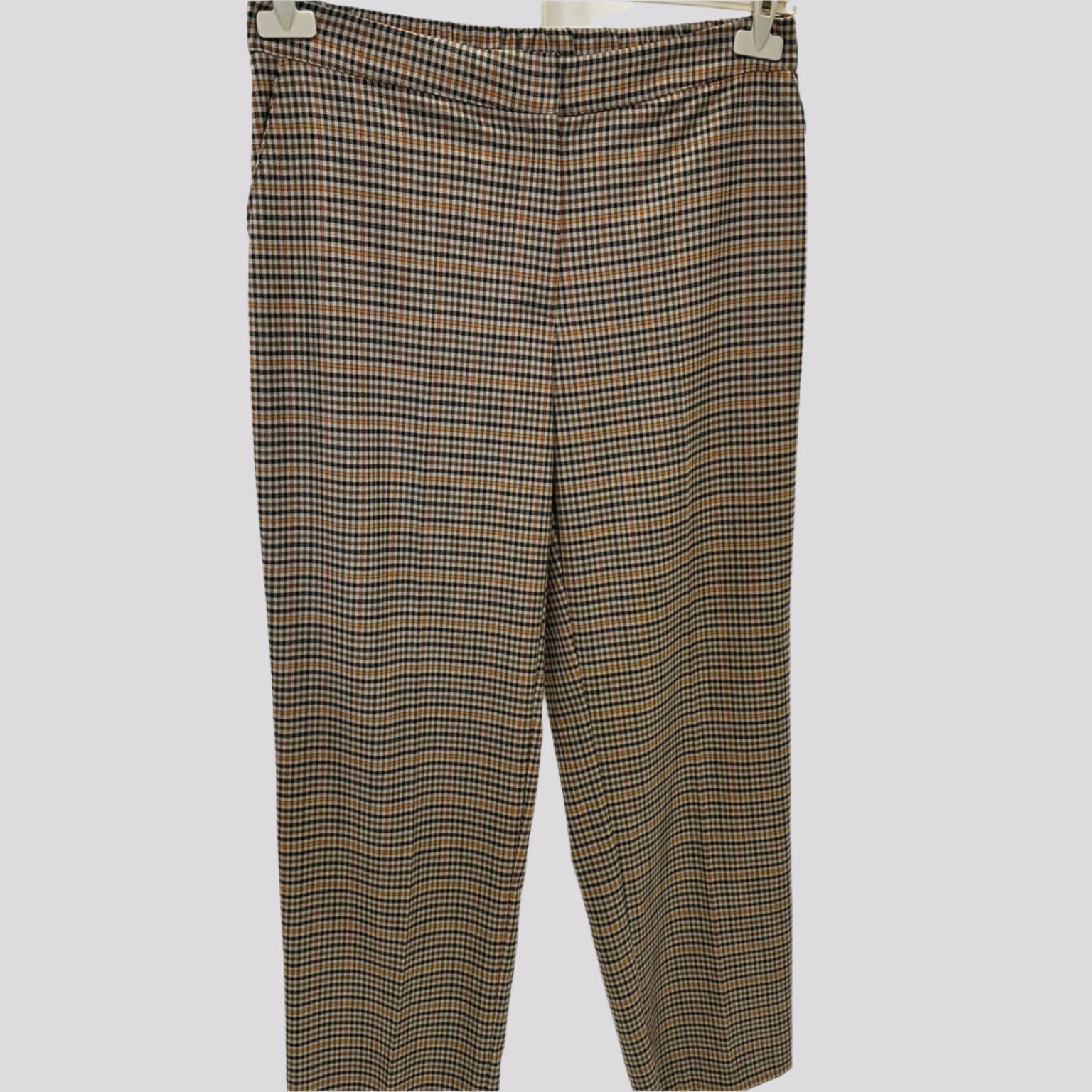  kelnėmis, tinkanti visiems sezonams.