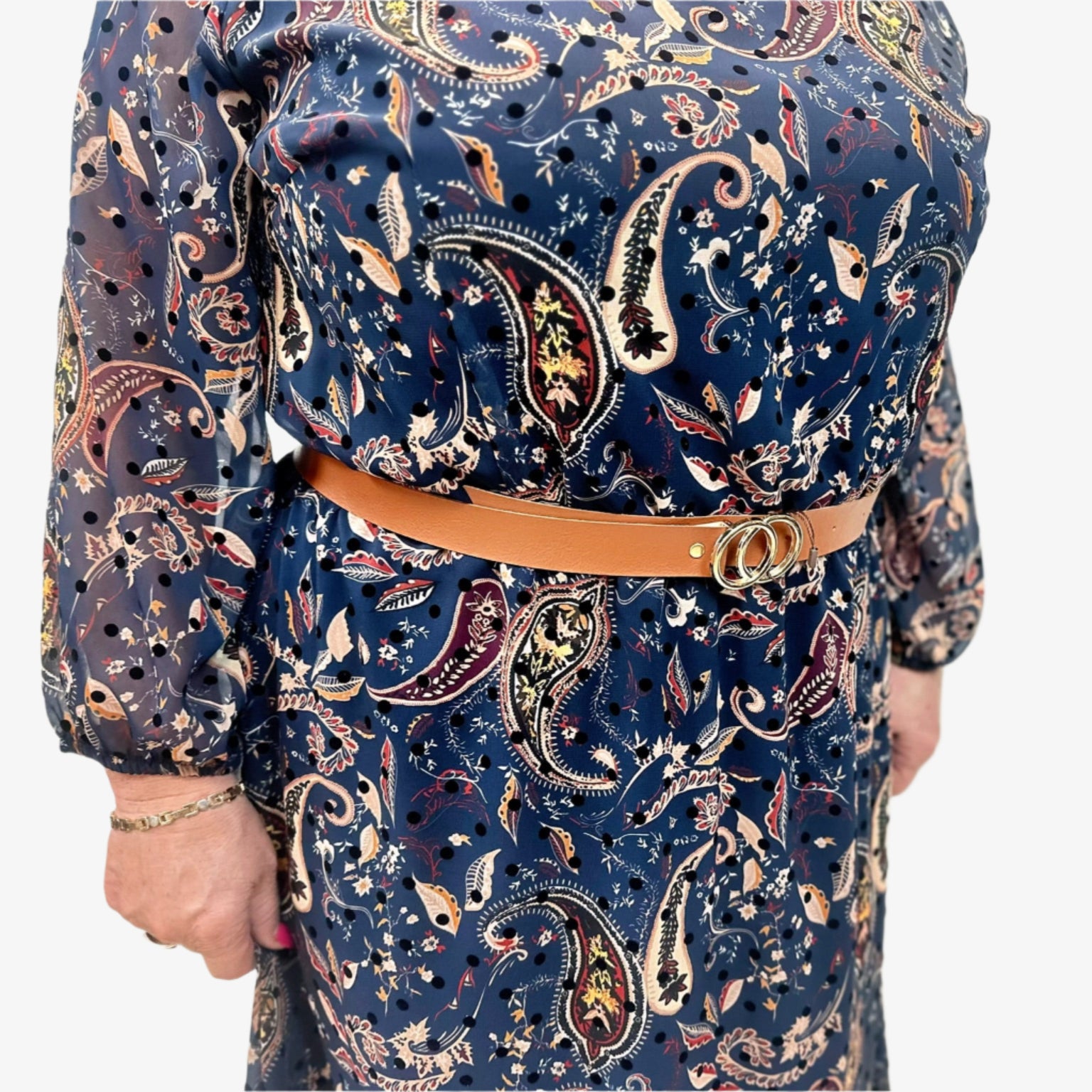 Mėlynai margos suknelės vaizdas liemens