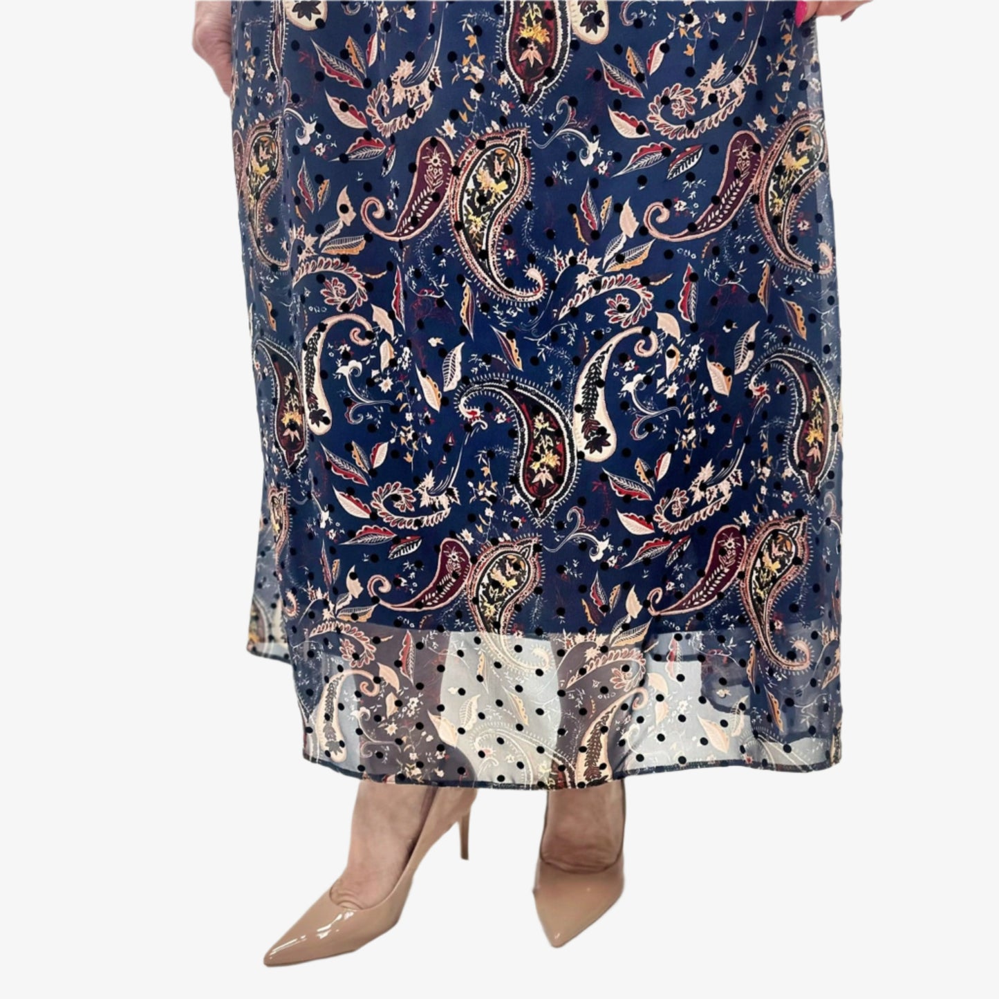 Artimas suknelės rašto vaizdas