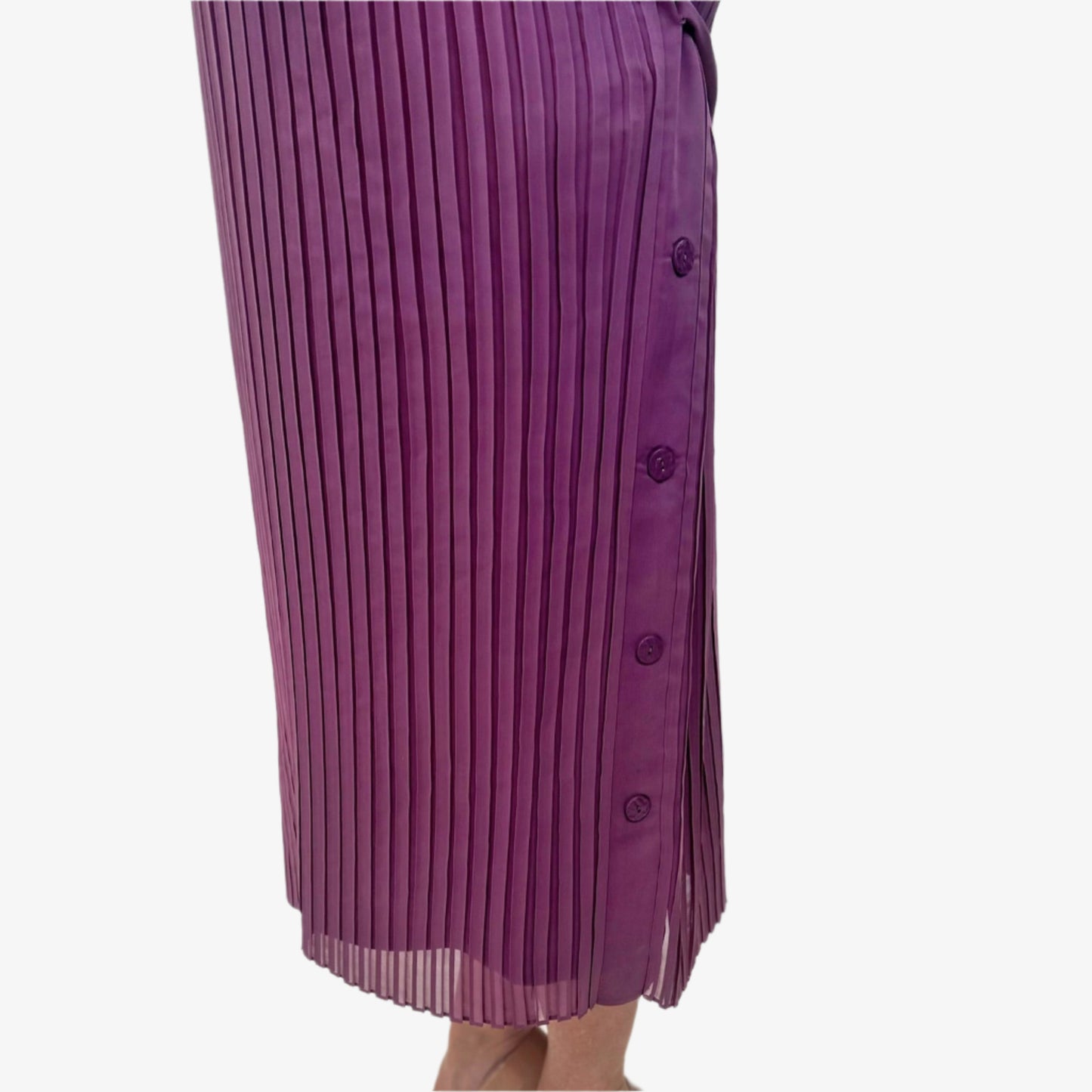 Šoninės detalės su sagutėmis iš arti.