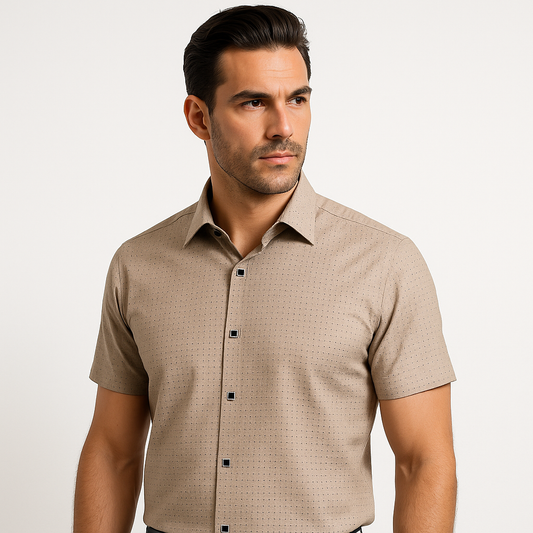 Vyriški trumpomis rankovėmis marškiniai su subtilia tekstūra – priekinis vaizdas