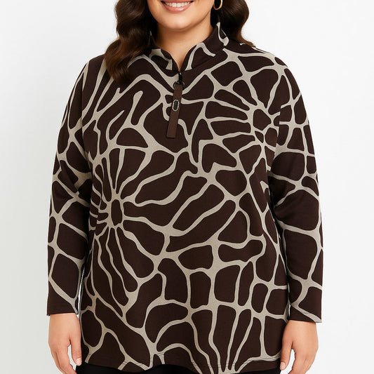 Rudi moteriški marškiniai su gyvūno rašto motyvu ir užtrauktuku prie kaklo.